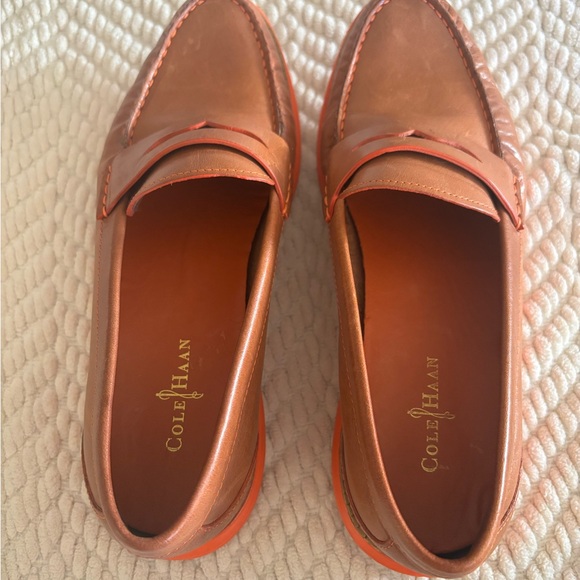 Cole Haan Monroe Penny loafers in tan leather with an orange sole- size 6.5 - Picture 4 of 5